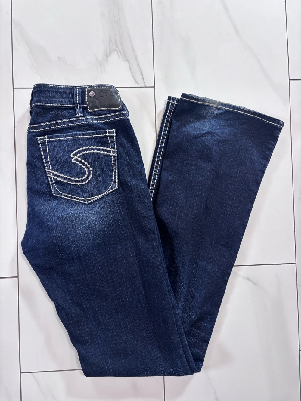 Silver Natsuki boot cut medium wash jeans 30x37 - rare find for long legs!